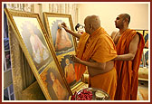 Swamishri performs murti-pratishtha rituals for hari mandirs Dhulia and Nobel Nagar (Amdavad)