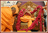 Swamishri was honored with garlands 