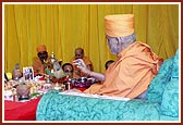 Swamishri performs the various rituals of Chopada pujan