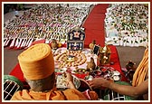   Swamishri ceremoniously bathes Shri Harikrishna Maharaj with panchamrut during the rituals