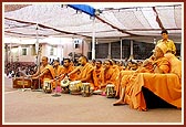 'Raj mare din din Diwali re ...' bhajans being sung during puja