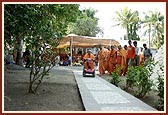 Swamishri arriving towards his room  