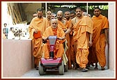 Swamishri arriving towards his room  