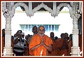 Swamishri doing darshan and circumambulating the shrine at Yogi Smruti Mandir