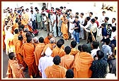 Kishores dance in an exultant mood to please Swamishri on New Year's Day