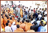 Kishores dance in an exultant mood to please Swamishri on New Year's Day