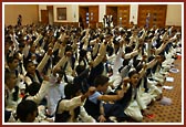 Balaks say the jaynaad with vigour at the start of their shibir