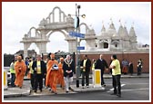 Harikrishna Maharaj and Radha Krishna Dev