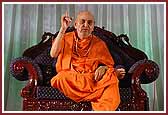 Swamishri blesses Kishore-Kishori Din assembly 