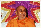 Glimpses of Swamishri amidst vivid decors in New York 