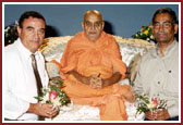 George Papadopoulos and Arun Pradhan of Pradhan & Papadopolous, the architects for the New Cultural Complex in Toronto came to Swamishri seeking his blessings.