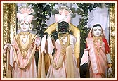 Darshan of Thakorji at BAPS Swaminarayan Mandir 
