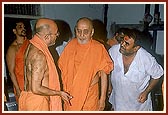 Swamishri sees how the sweet items for Annakut are being prepared