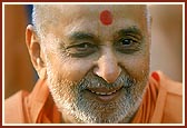 Swamishri in a happy, lively mood